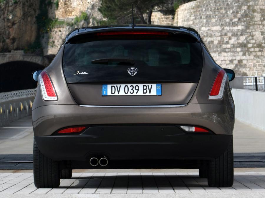  Lancia Delta Executive 2009 года  (фото 12 из 16)